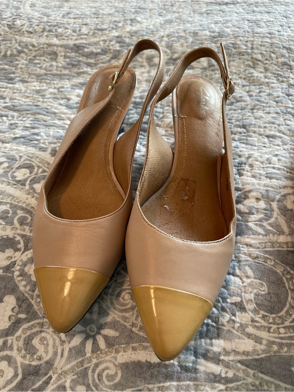 Clarks Artisan Heels Womens Sz 10 W Nude Block Patent Slingback Pointed Toe flaw